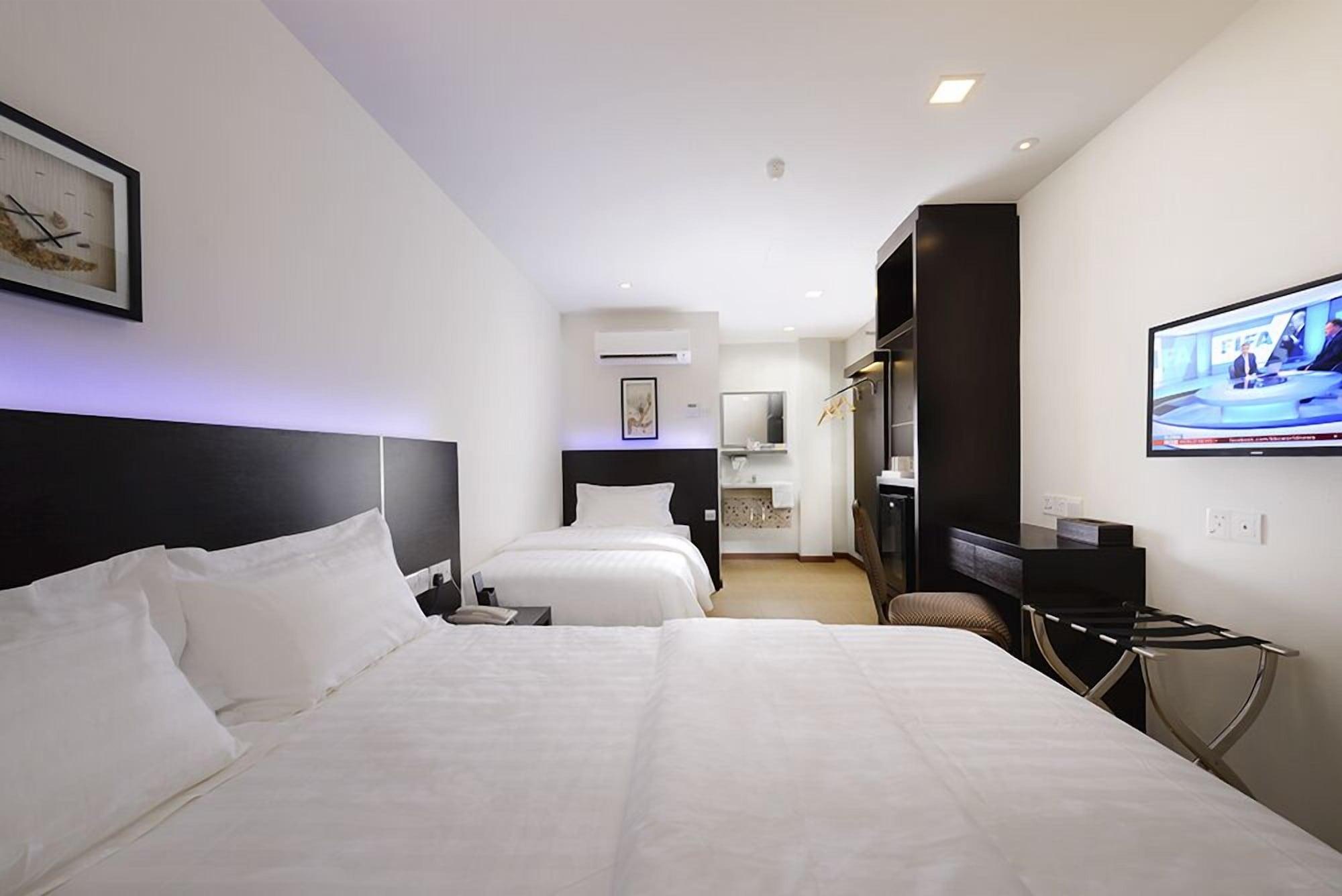 E-Red Hotel Bandar Perda Bukit Mertajam Bagian luar foto